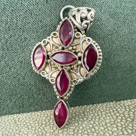 VINTAGE STERLING SILVER & RUBY MARQUISE PENDANT ✨ - Picture 15 of 17